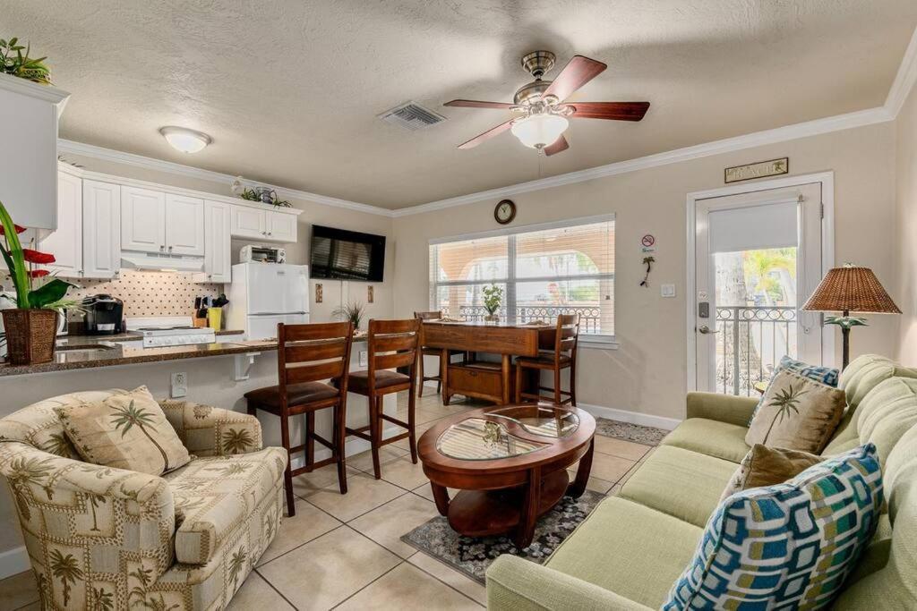 Walk To The Beach And Restaurants! - Coconut Villa'S Suite 2 St. Pete Beach Luaran gambar
