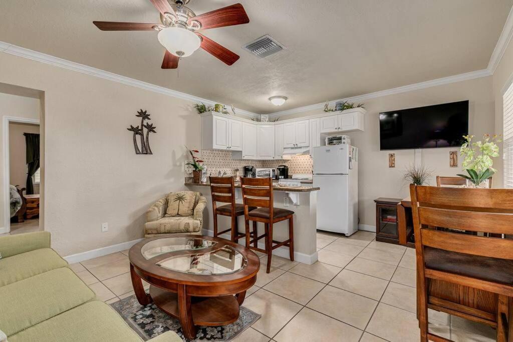 Walk To The Beach And Restaurants! - Coconut Villa'S Suite 2 St. Pete Beach Luaran gambar