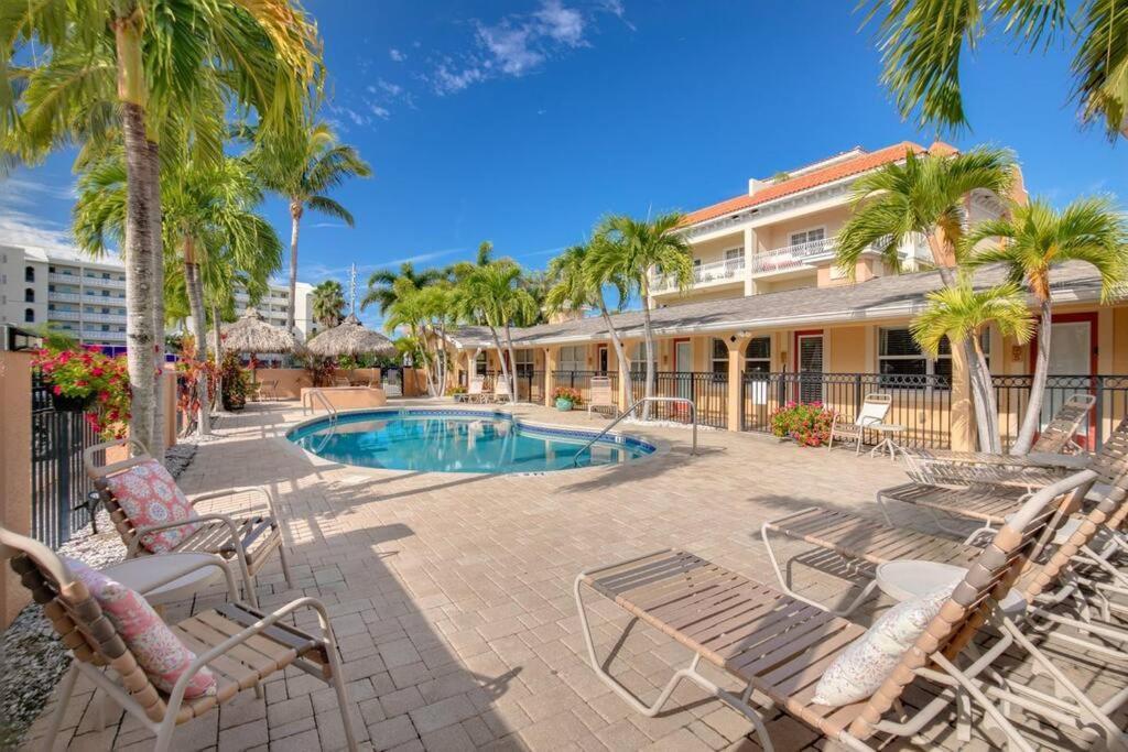Walk To The Beach And Restaurants! - Coconut Villa'S Suite 2 St. Pete Beach Luaran gambar