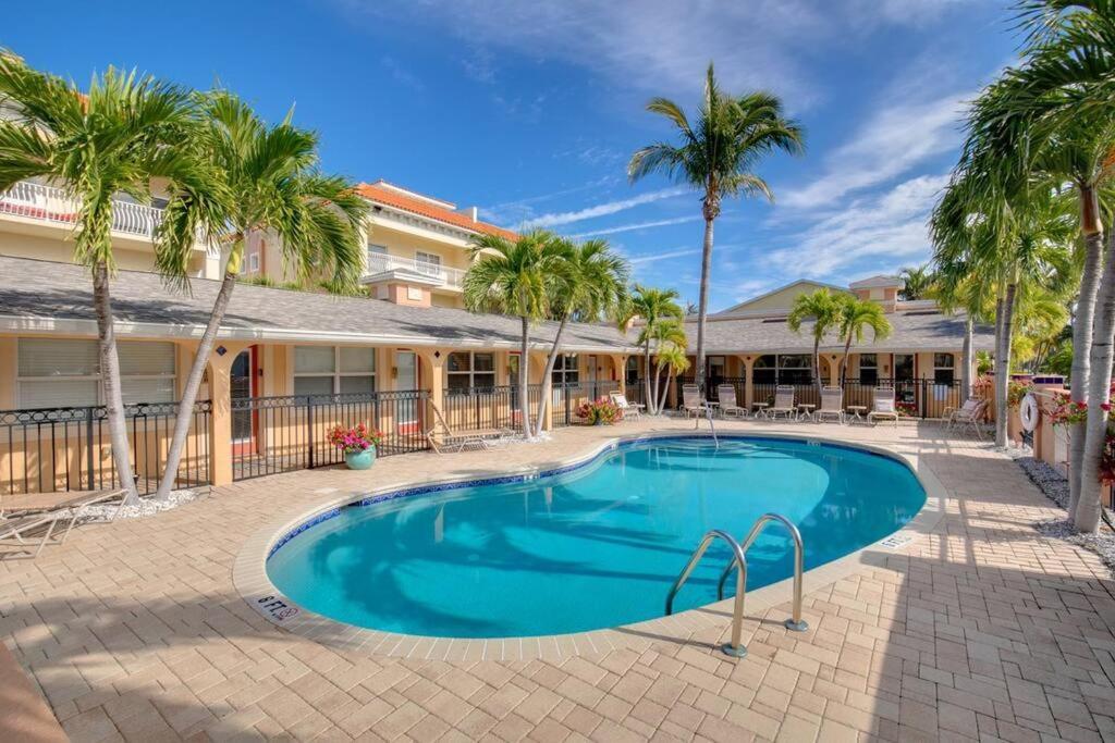 Walk To The Beach And Restaurants! - Coconut Villa'S Suite 2 St. Pete Beach Luaran gambar